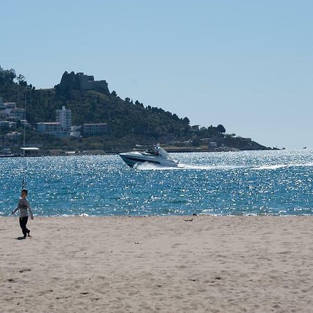 Apartamento A Pie De Playa, Climatizado Y Parking Roses Exterior foto